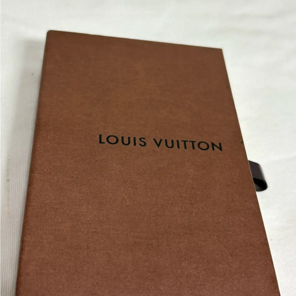 Authentic LOUIS VUITTON love phone/keychain with box duster and certificate - Picture 6 of 6